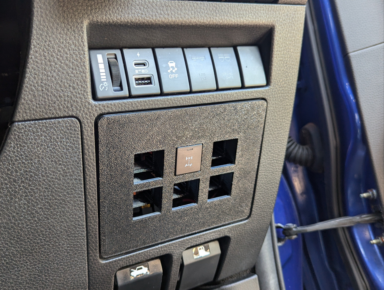 Isuzu D-MAX / Mazda BT50 (MY21+) Factory Switch Panel - 6 Hole