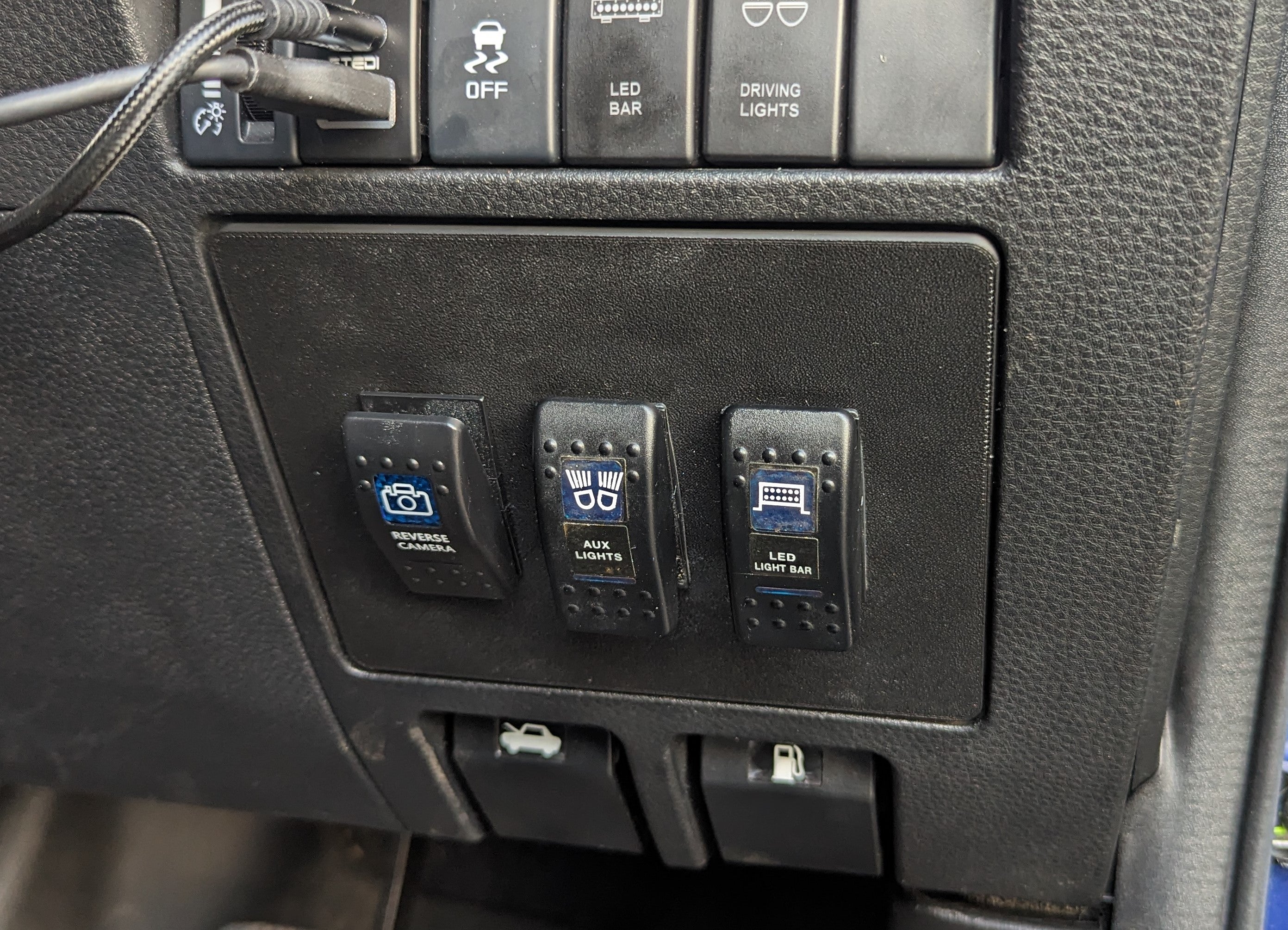 Isuzu D-MAX / Mazda BT50 (MY21+) Rocker / Carling Switch Panel - 3 Hole