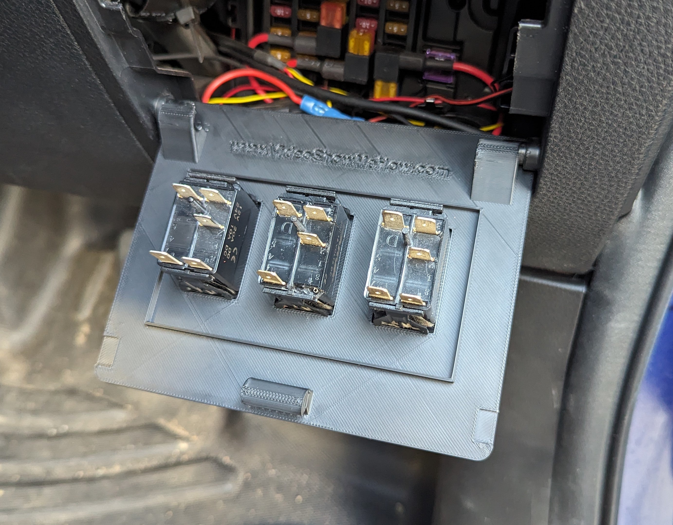 Isuzu D-MAX / Mazda BT50 (MY21+) Rocker / Carling Switch Panel - 3 Hole