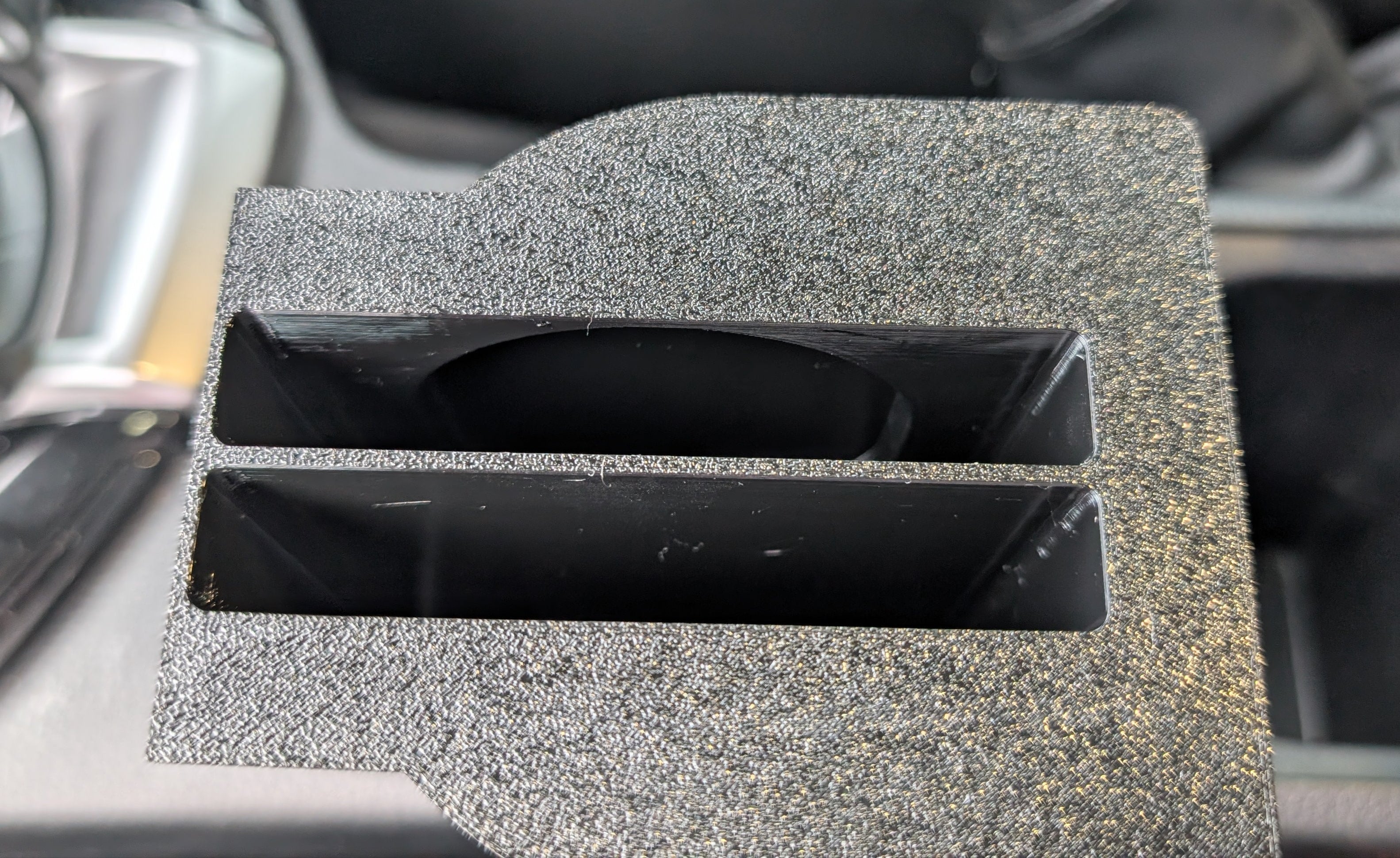 Isuzu D-MAX / Mazda BT50 (MY21+) Dual WIRELESS CHARGER PHONE HOLDER