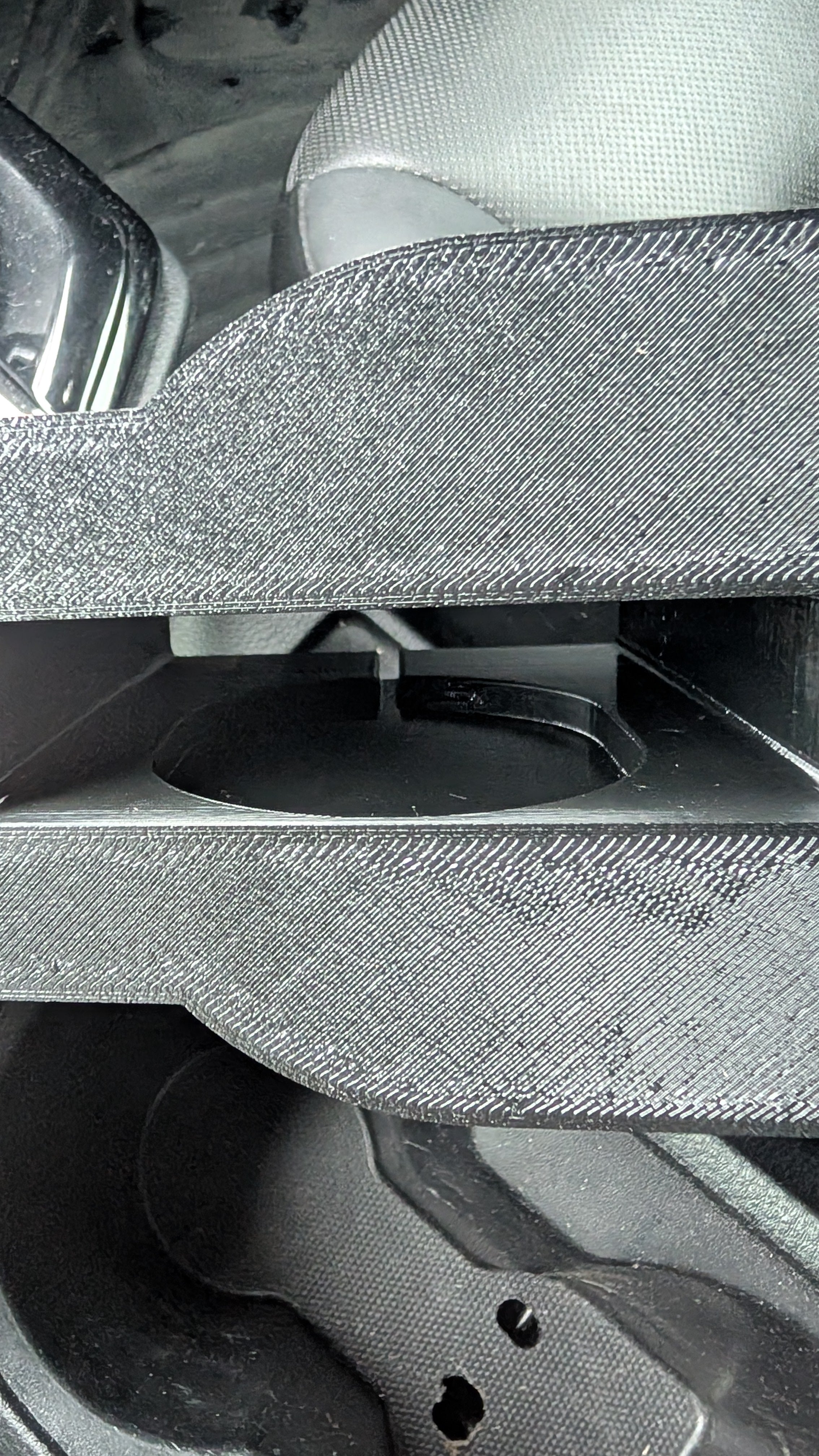 Isuzu D-MAX / Mazda BT50 (MY21+) XL WIRELESS CHARGER PHONE HOLDER