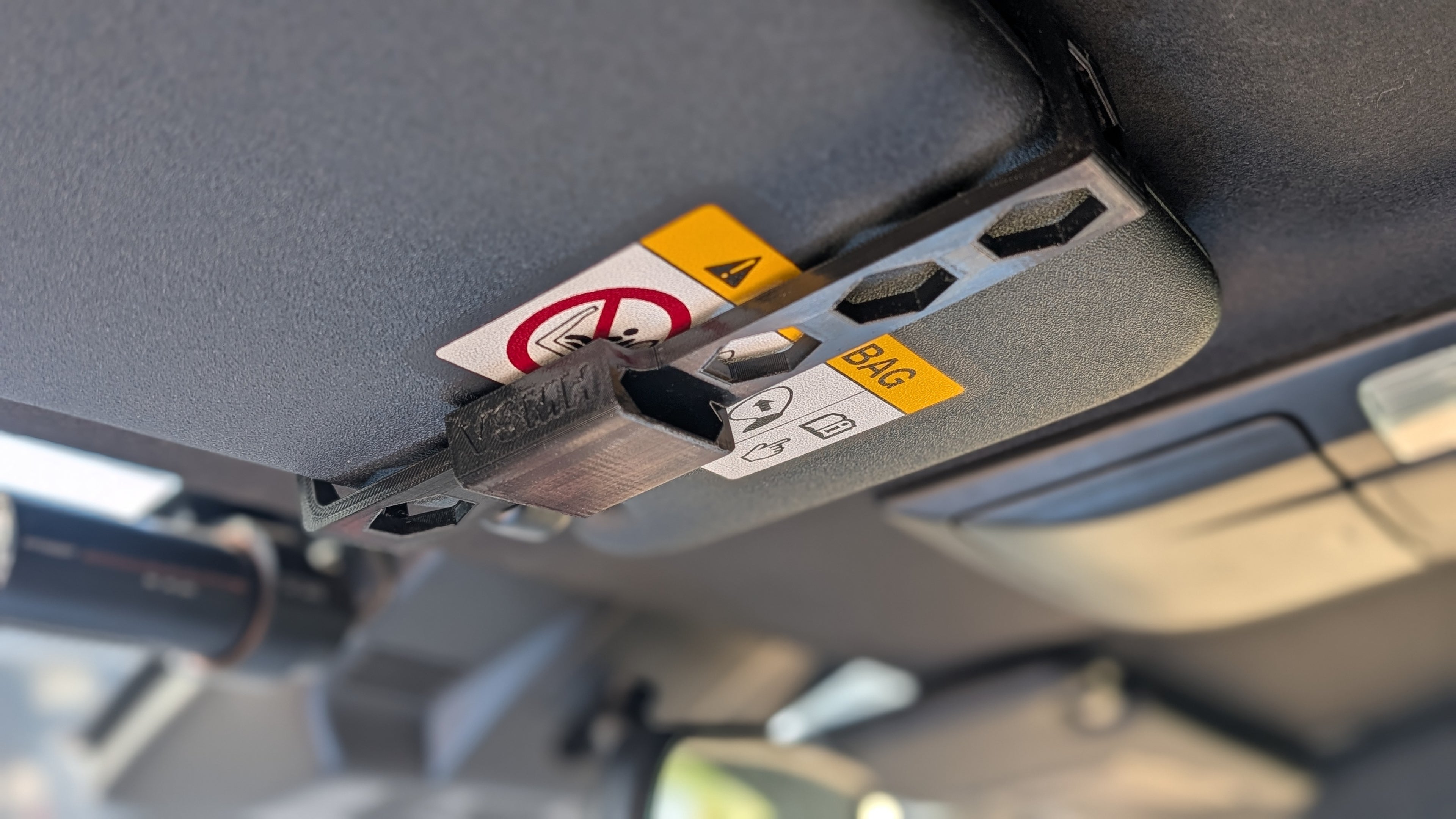 Handheld UHF Visor Mount