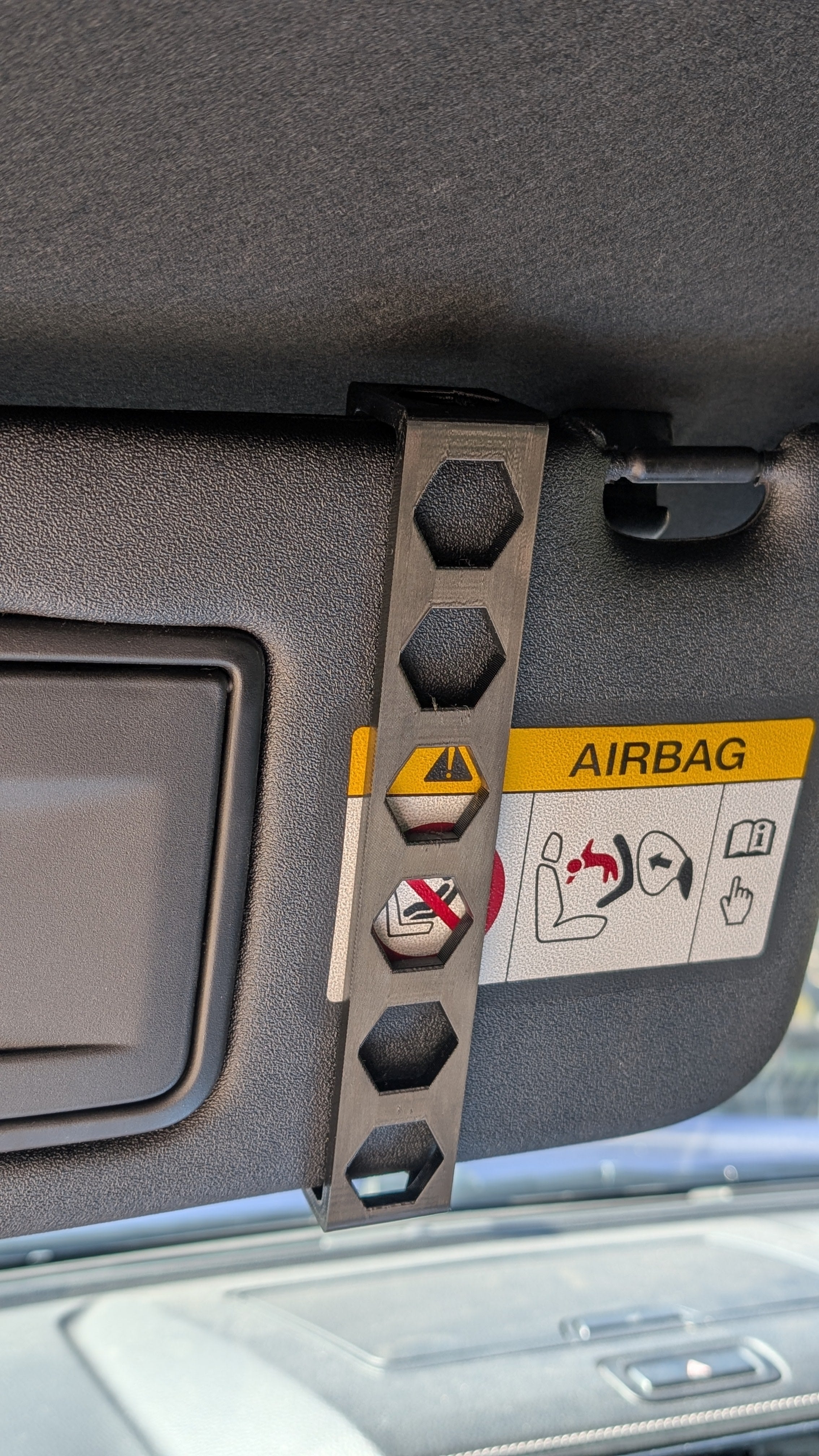 Handheld UHF Visor Mount